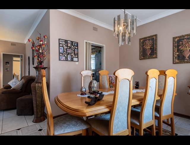 3 BEDROOM FREEHOLD FOR SALE IN ROSEACRE